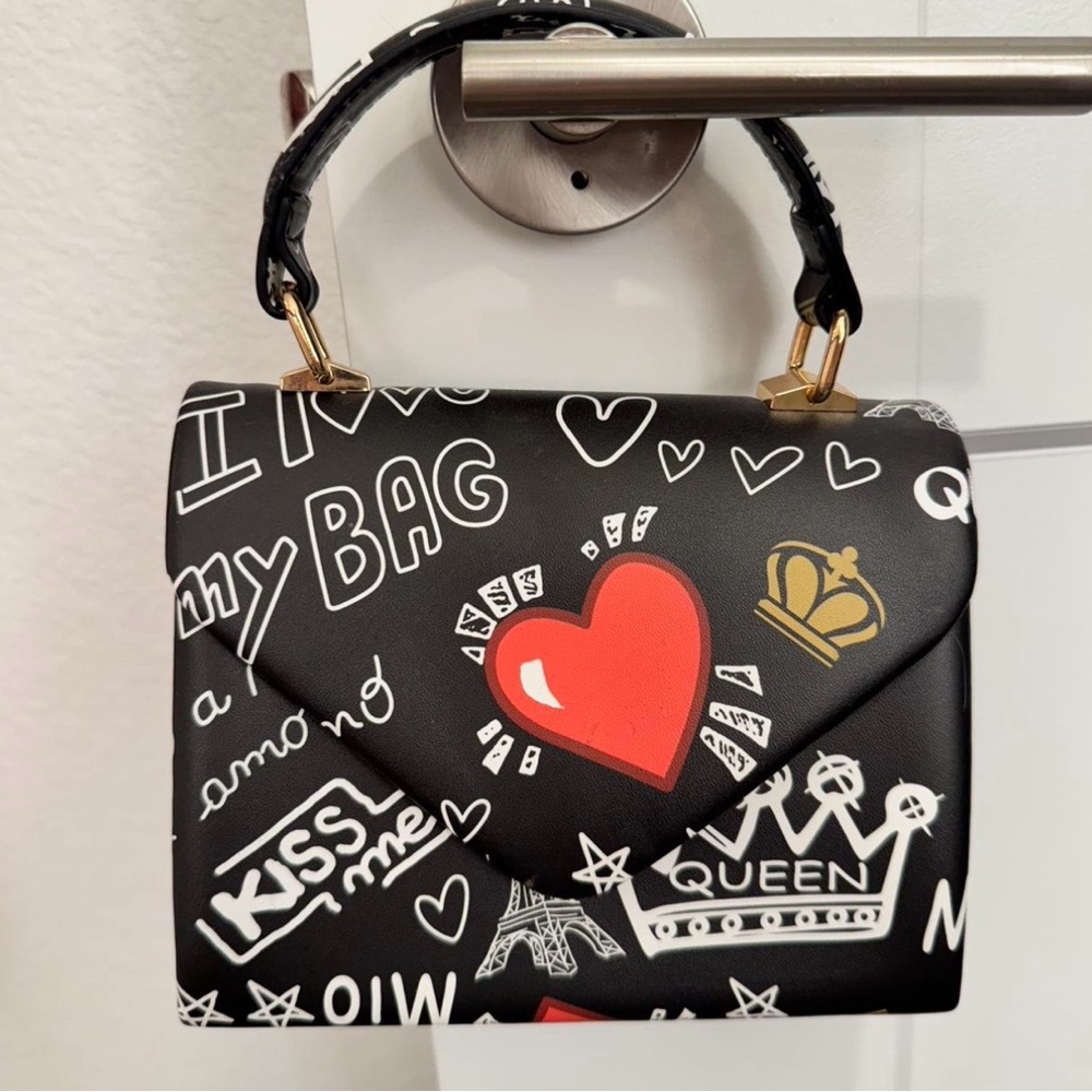Black and Red Graphic Women's Bag